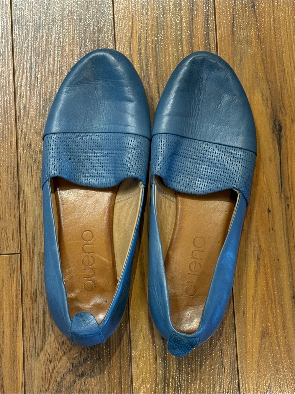 Bueno women’s Navy Blue Leather Slip-On flats